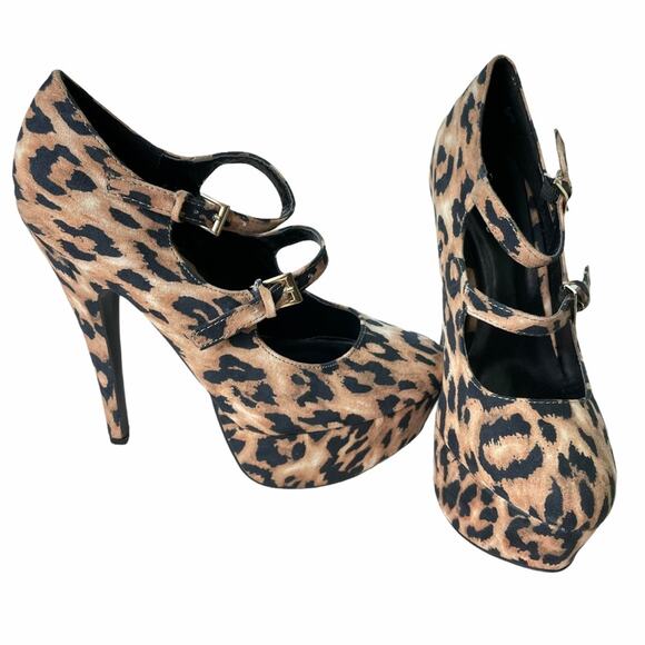 Qupid NWOB Penelope Leopard Platform Nubuck Heels Size 6 Double Strap Buckle - Picture 1 of 6